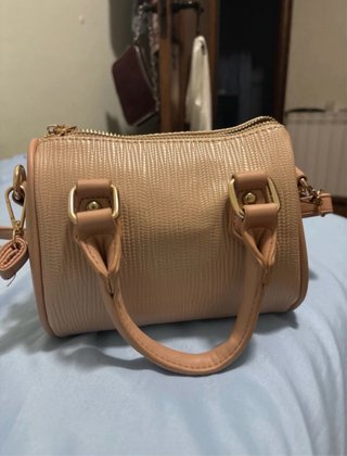 Bolso beige y dorado