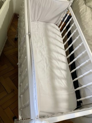 Cuna blanca con ruedas + colchón