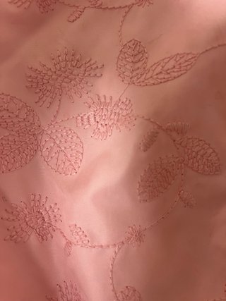 Chaqueta cortavientos Mayoral rosa bordada. Talla