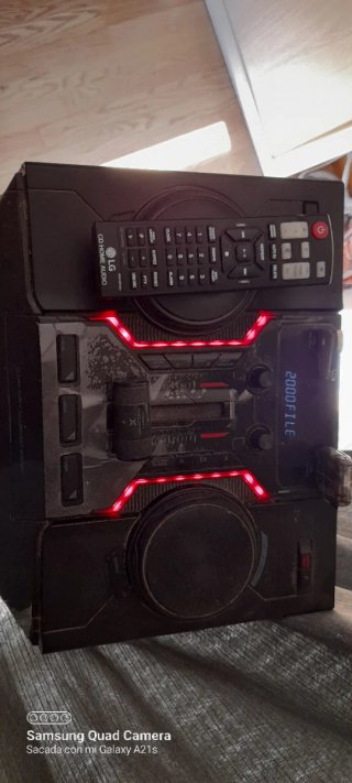 Equipo de sonido LG DJ con 2 USB y CD