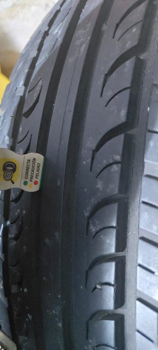 Neumáticos Hankook 215/55 R17 94V