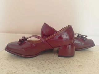 Zapatos charol rojos con lazo