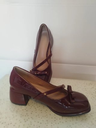 Zapatos charol rojos con lazo