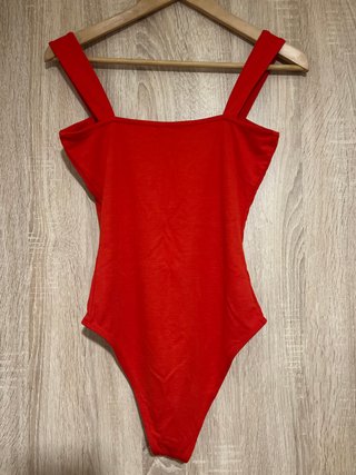 Body Bershka rojo entallado Talla S