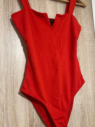 Body Bershka rojo entallado Talla S