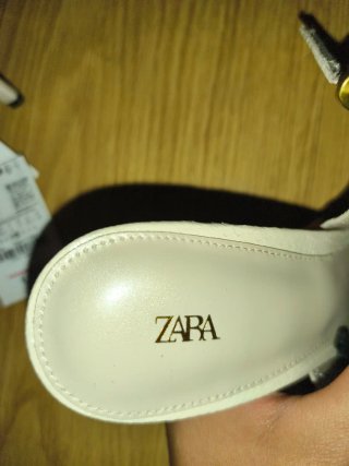 Zapato destalonado Zara relieve blanco
