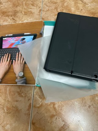 Funda Logitech Slim Folio iPad 7/8/9