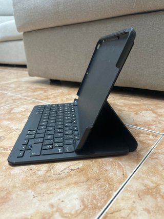 Funda Logitech Slim Folio iPad 7/8/9