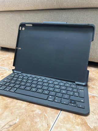 Funda Logitech Slim Folio iPad 7/8/9