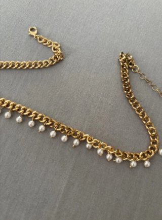 Elegante Collar dorado con perlas veraniego