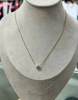 Elegante Collar de oro con perla blanca veraniego