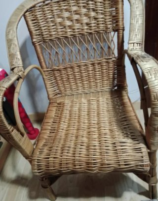 Sillón de mimbre con cojin