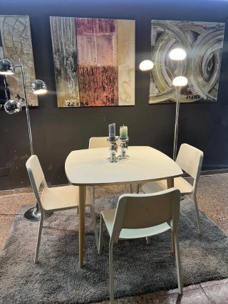 Mesa y 4 Sillas
