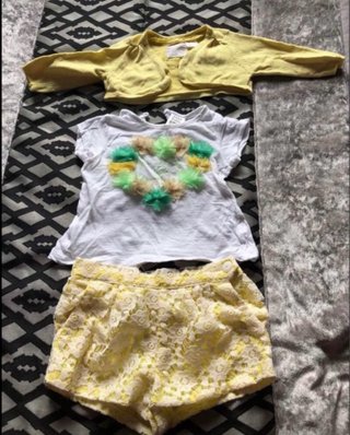 Conjunto bebé 6 meses amarillo y blanco