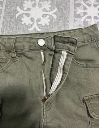 Minifalda cargo verde militar.
