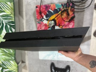 PS4 (PlayStation 4) Negra + Mando