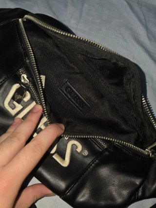 Riñonera Guess Negra