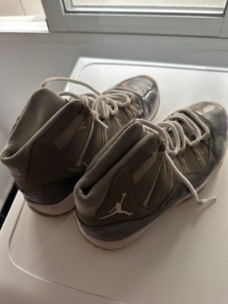 Jordan 11 Gris Blanco