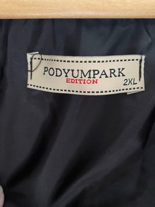 Anorak negro con capucha