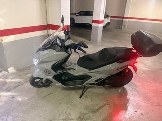 EFUN LION 180 Maxi Scooter ( 5 años de garantía )