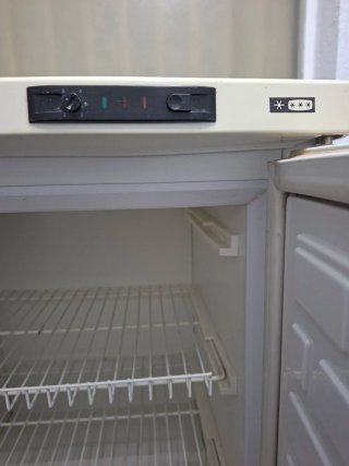 Congelador bajo encimera blanco