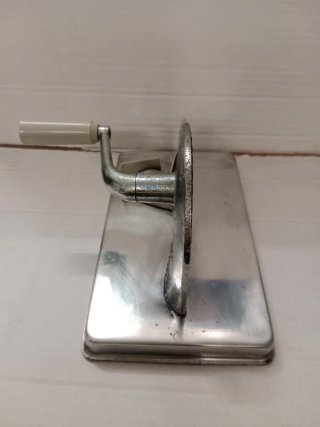 Antigua cortadora de fiambre manual.Marca BESAZA.