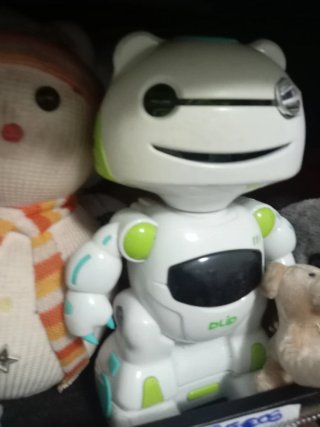Robot bianco e verde