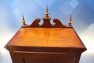 Antiguo reloj de sobremesa Seth Thomas. Con péndulo y llave.