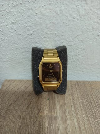 Reloj Casio Dorado Cuadrado Marrón Oscuro