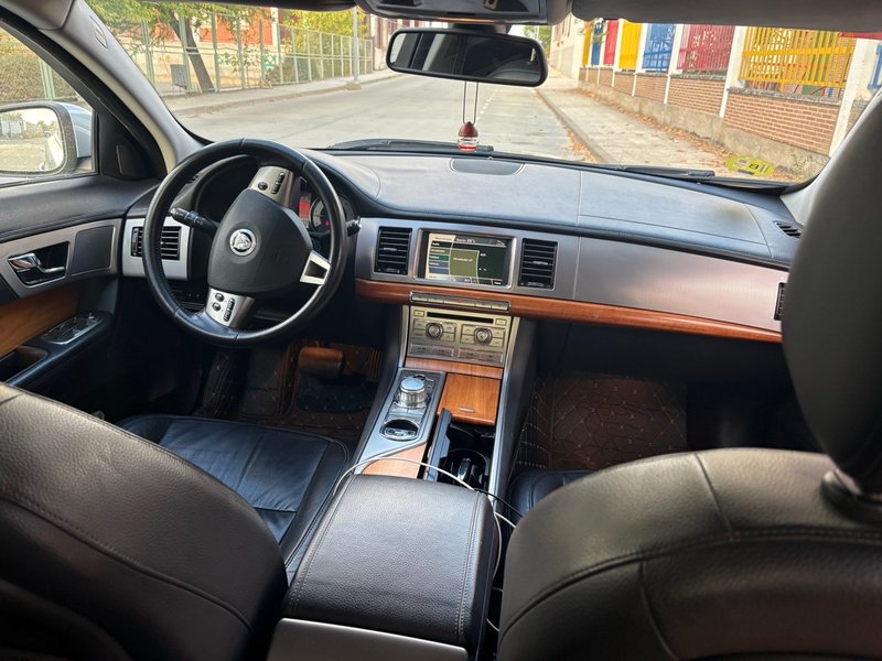 Jaguar XF 2009 - foto 1