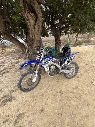 Yamaha YZ450F Motocross Azul y Blanca