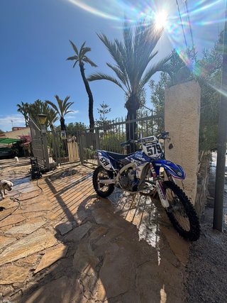Yamaha YZ450F Motocross Azul y Blanca