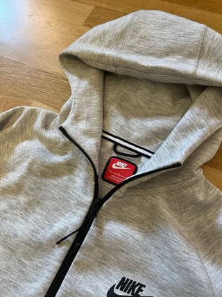 Sudadera Nike Tech Gris