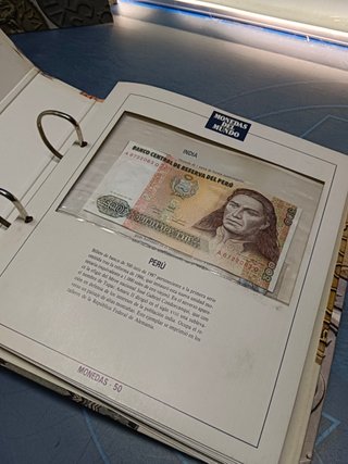 COLECCIÓN MONEDAS DEL MUNDO DE ORBIS-FABBRI, completa, 7 carpetas, 100 fascículos, todas las monedas y sellos
