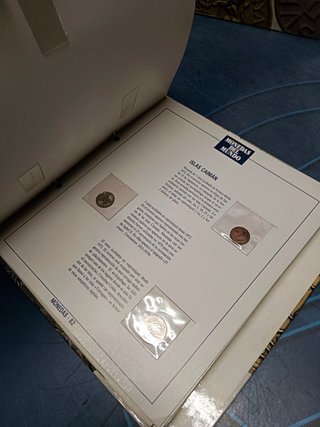 COLECCIÓN MONEDAS DEL MUNDO DE ORBIS-FABBRI, completa, 7 carpetas, 100 fascículos, todas las monedas y sellos