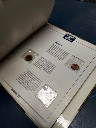 COLECCIÓN MONEDAS DEL MUNDO DE ORBIS-FABBRI, completa, 7 carpetas, 100 fascículos, todas las monedas y sellos