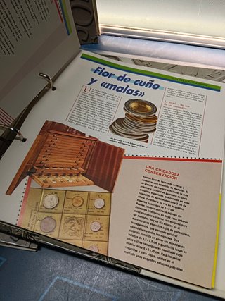 COLECCIÓN MONEDAS DEL MUNDO DE ORBIS-FABBRI, completa, 7 carpetas, 100 fascículos, todas las monedas y sellos