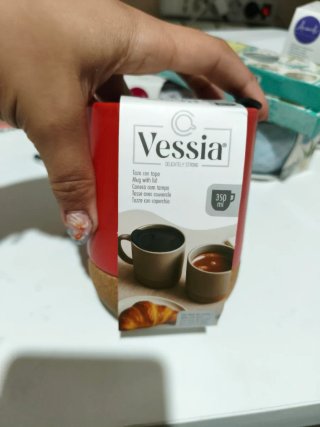 Taza Mug Vessia Roja con Tapa y Base