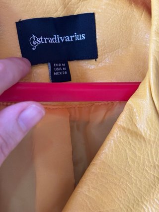 Chaqueta Stradivarius Amarilla