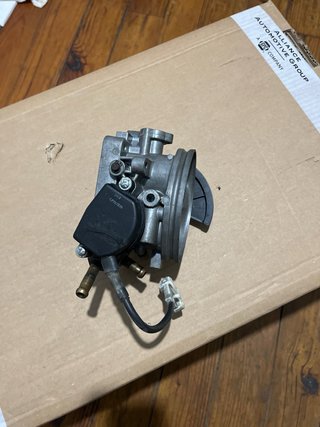 Cuerpo Mariposas Peugeot 605 SRI
