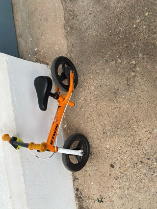 Bicicleta sin pedales naranja