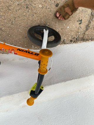 Bicicleta sin pedales naranja