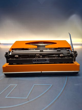 Maquina de escribir, Contessa Deluxe