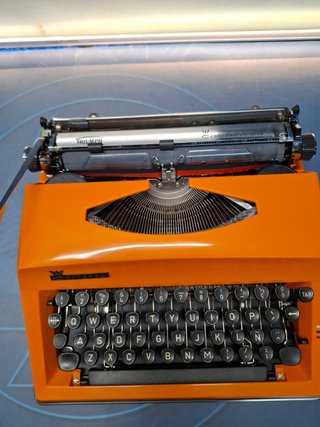 Maquina de escribir, Contessa Deluxe