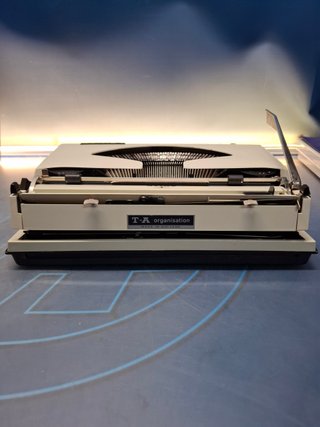 Maquina de escribir, Adler Tippa 1