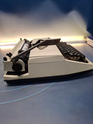 Maquina de escribir, Adler Tippa 1