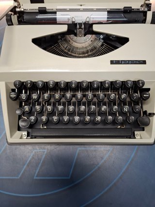 Maquina de escribir, Adler Tippa 1