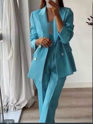 Traje de chaqueta y pantalón azul