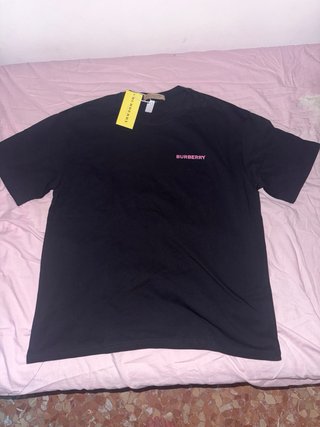 Camiseta Burberry negra logo rosa | Nueva |Talla M