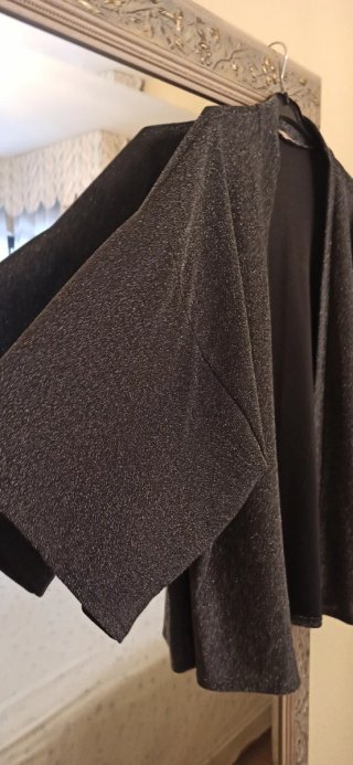 Kimono negro con brillo plateado talla única